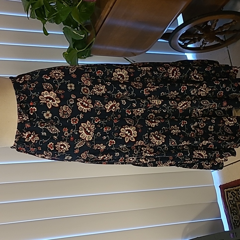 Vtg (2000's) White Stag skirt